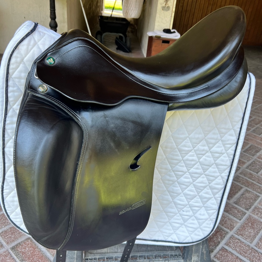 PRESTIGE Dressage SADDLE black equestrian rider tack 17.5 MW equine horse breech